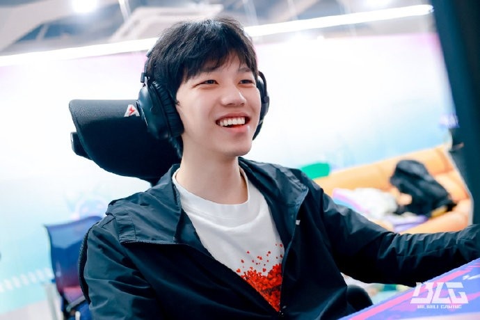 BLG分享日常训练返图：全力备战中